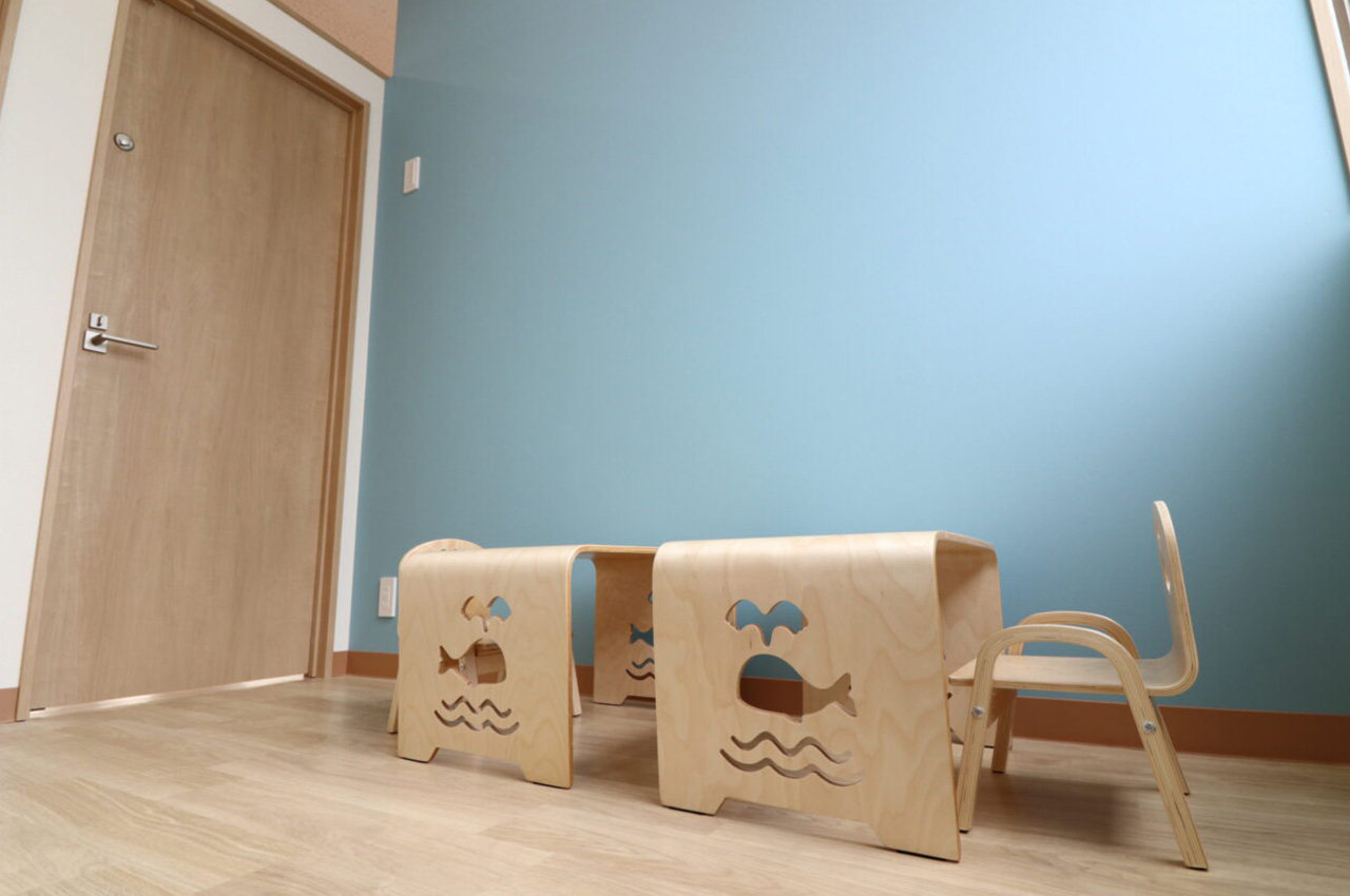 個別教室のクジラの机